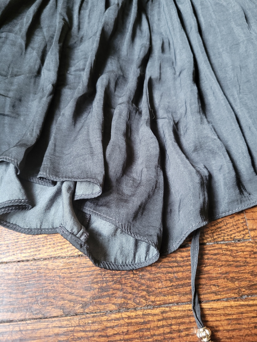 Divided (H&M) Ruffle Tiered Shorts Tassel Flowy Boho Black Size Small Silky Soft - Picture 14 of 17
